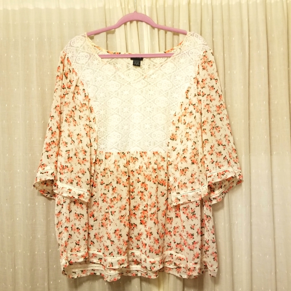 NWOT Torrid Size 3 Floral Top